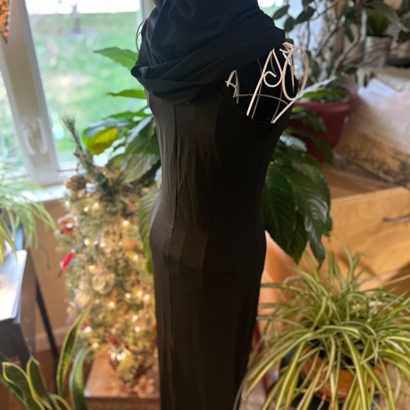 Calebgar black sleeveless Maxi dress with hoodie - Picture 3 of 6